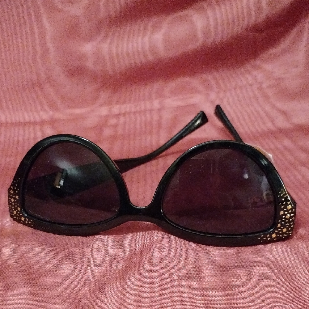 Retro UV Sunglasses 😎
